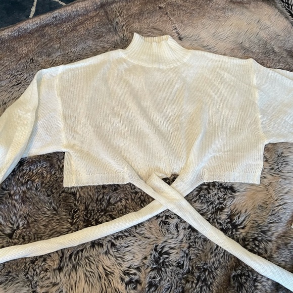NEW Cropped off white tie sweater - Picture 2 of 4